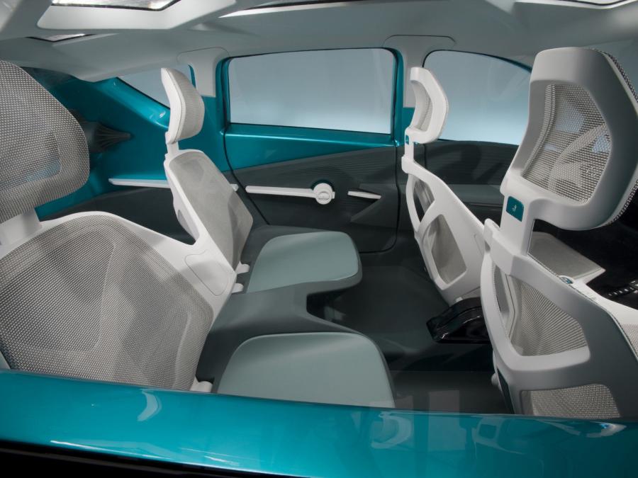  Toyota Prius C Concept 2011 года  (фото 6 из 37)